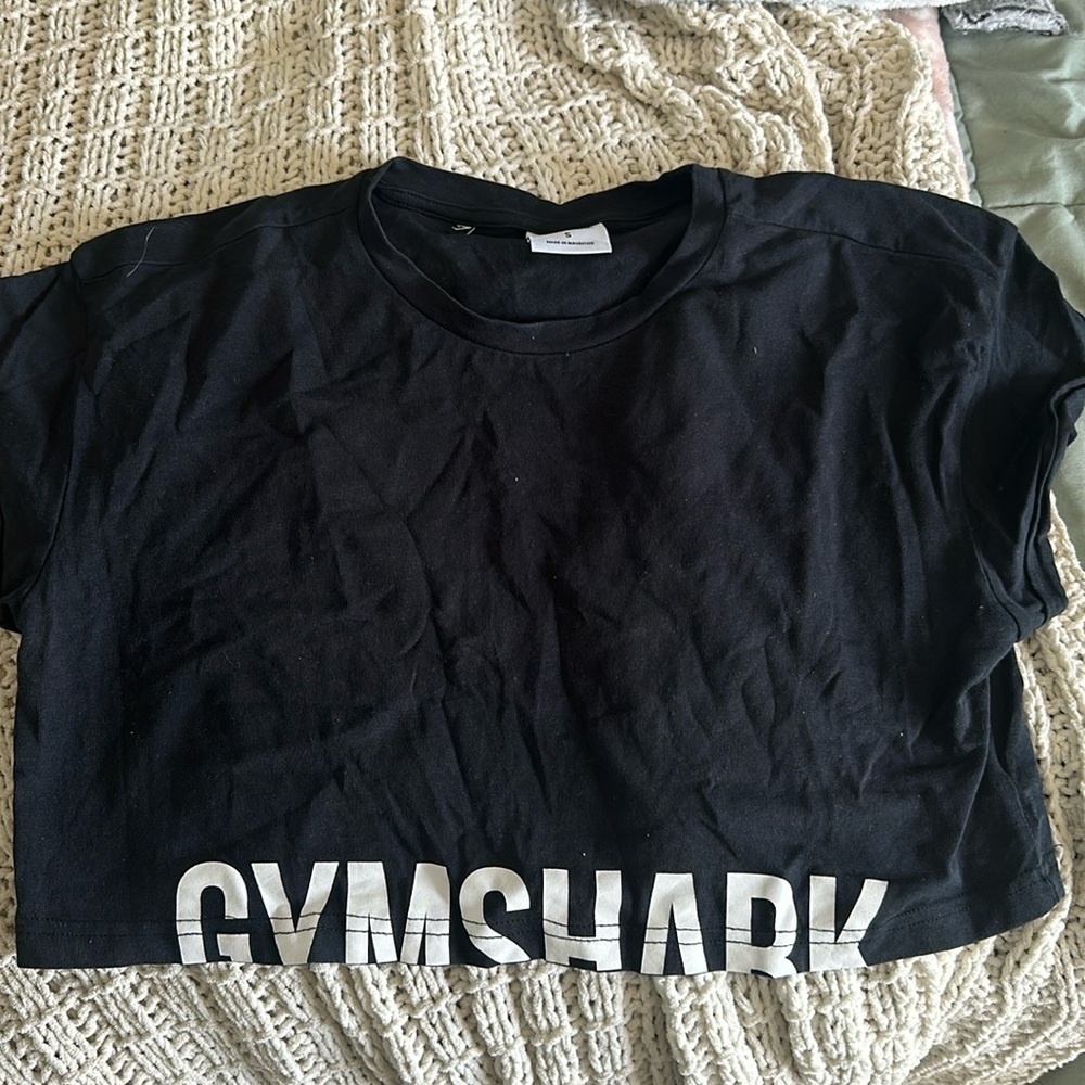 Gym shark crop top